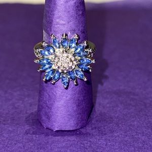 Silver sun flower rhinestone ring 💍 ✨